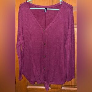 Maternity/nursing top. Size M